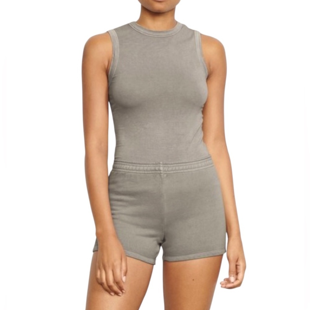 Skims Outdoor Basic Crewneck Tank Top in Washed Grayish Green Size 2X NEW